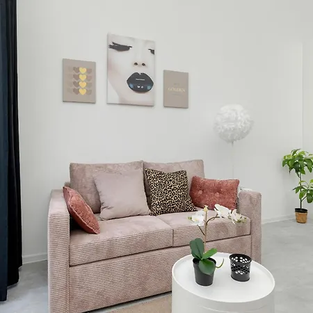 Comfortable Studio With Parking In By Renters Апартаменты