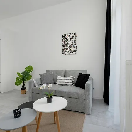 Апартаменты Comfortable Studio With Parking In By Renters *