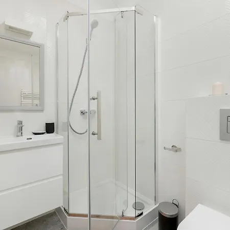 Comfortable Studio With Parking In By Renters Апартаменты