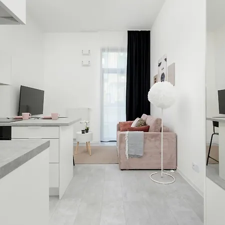 Comfortable Studio With Parking In By Renters Апартаменты