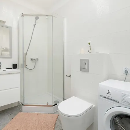 Comfortable Studio With Parking In By Renters Апартаменты *