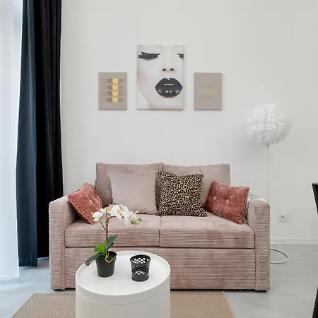 Comfortable Studio With Parking In By Renters