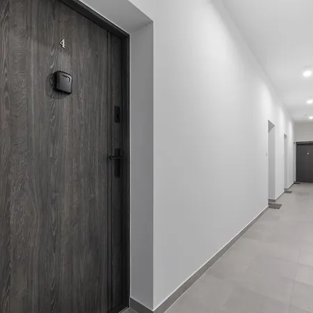 Апартаменты Comfortable Studio With Parking In By Renters