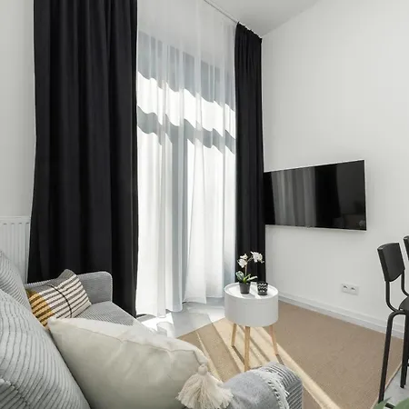 Comfortable Studio With Parking In By Renters Апартаменты *