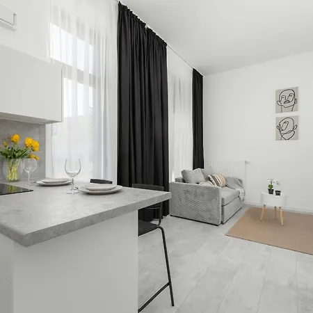 Comfortable Studio With Parking In By Renters Апартаменты *
