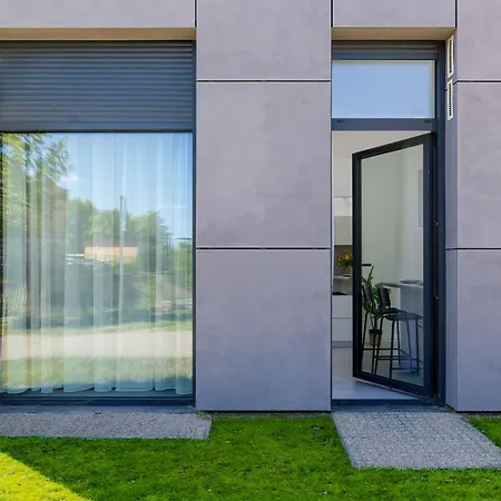 Comfortable Studio With Parking In By Renters Апартаменты *