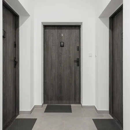 Comfortable Studio With Parking In By Renters
