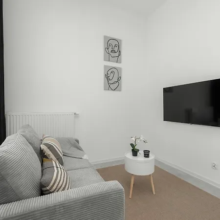 Comfortable Studio With Parking In By Renters Апартаменты